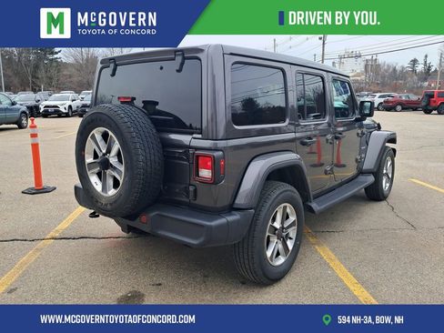 Used 2022 Jeep Wrangler Unlimited Sahara w/ Cold Weather Group AWD/4WD image 3