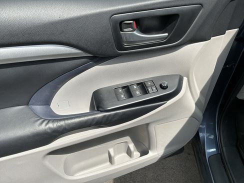 Used 2015 Toyota Highlander XLE FWD image 15