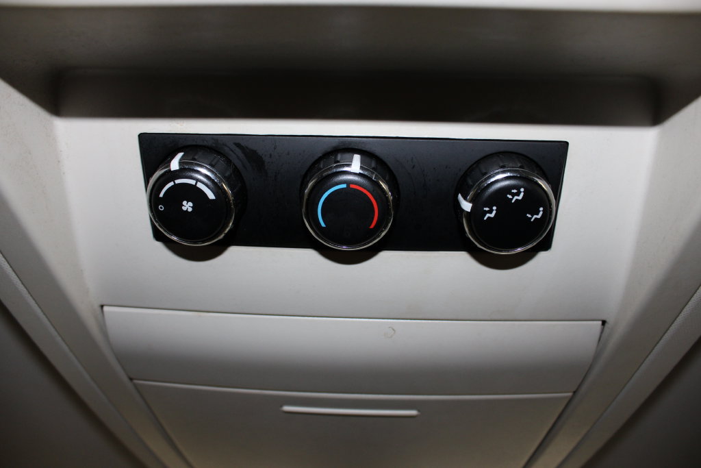 Used 2009 Chrysler Town & Country Touring FWD image 12