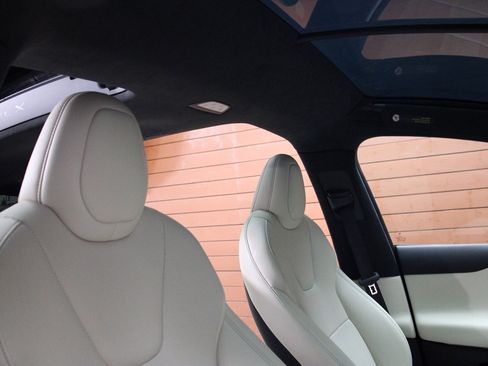 Used 2023 Tesla Model X image 21