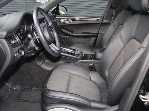 Used 2023 Porsche Macan Turbo image 5