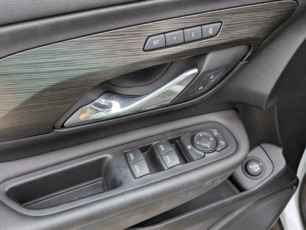 Used 2023 GMC Terrain SLT w/ Infotainment Package II FWD image 6