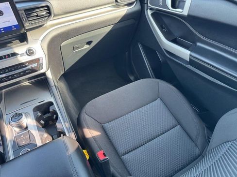 Used 2022 Ford Explorer XLT image 16