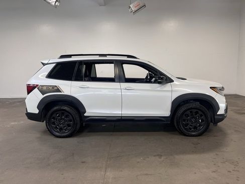 Used 2023 Honda Passport TrailSport image 2