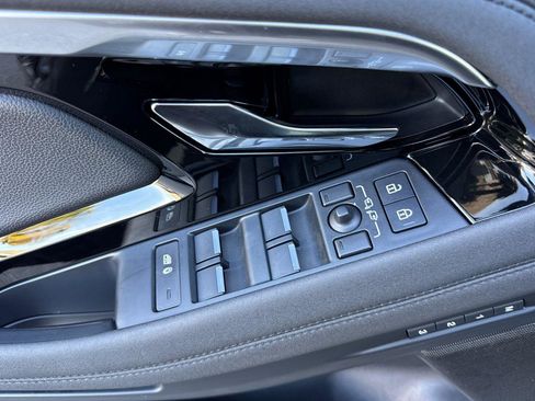 Used 2023 Land Rover Range Rover Evoque R-Dynamic SE image 10