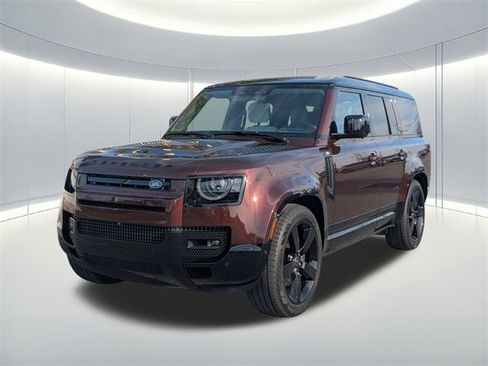 Used 2025 Land Rover Defender 130 X-Dynamic SE image 2