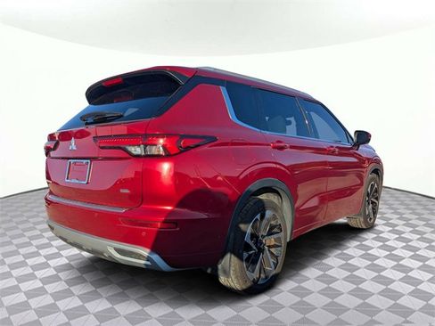 Used 2022 Mitsubishi Outlander SEL image 2