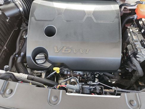 Used 2023 Chevrolet Traverse LT image 23