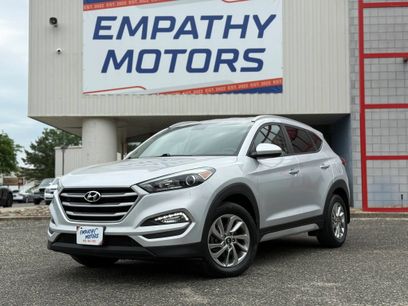 Used 2017 Hyundai Tucson SE w/ SE Popular Package 02