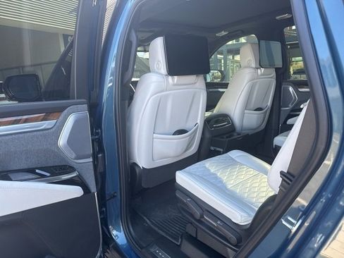 Used 2025 Cadillac Escalade Sport Platinum w/ LPO, ONYX Package image 16