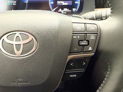 Used 2025 Toyota Crown Signia AWD/4WD image 12