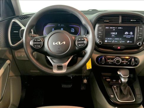 Used 2025 Kia Soul LX image 5