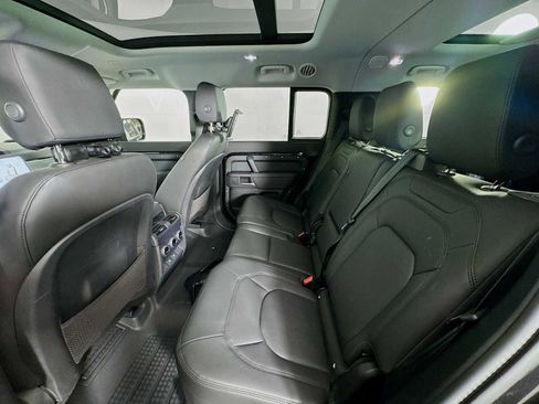 Used 2025 Land Rover Defender 130 X-Dynamic SE image 24