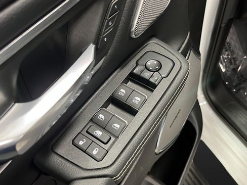 Used 2025 RAM 1500 Laramie w/ Advanced Safety Group II AWD/4WD image 21