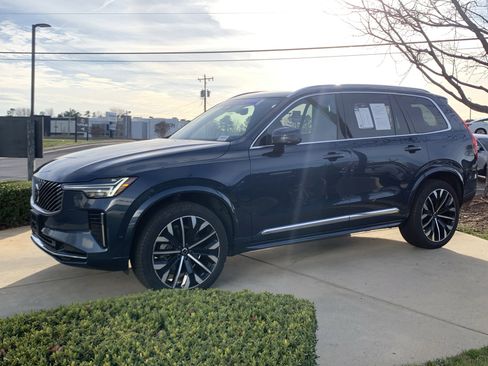 Used 2025 Volvo XC90 B6 Plus image 5