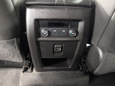 Used 2023 Chevrolet Traverse LT AWD/4WD image 23