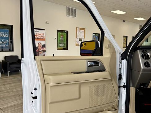Used 2017 Ford Expedition Limited RWD image 14