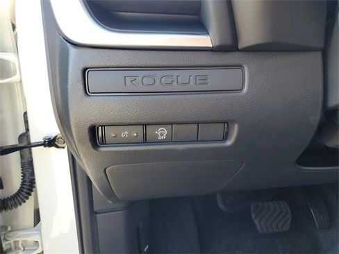 New 2026 Nissan Rogue S image 10