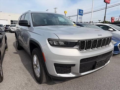 Used 2022 Jeep Grand Cherokee L Laredo w/ Luxury Tech Group I AWD/4WD image 18