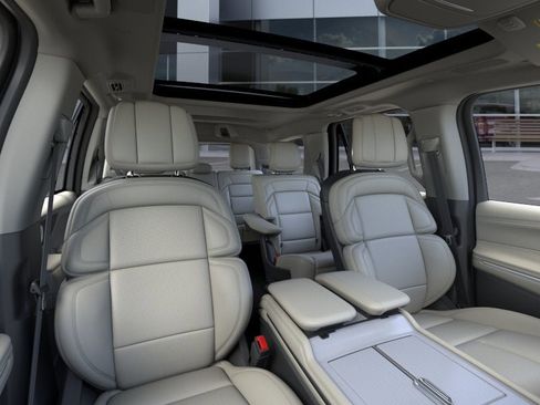 New 2026 Lincoln Navigator Reserve image 10