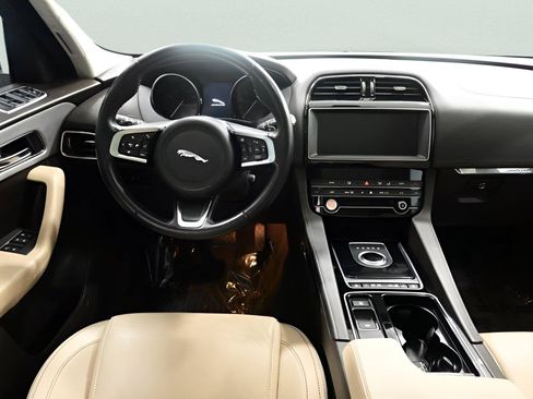 Used 2020 Jaguar F-PACE Prestige AWD/4WD image 11