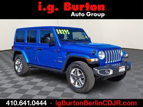 Used 2023 Jeep Wrangler Unlimited Sahara w/ Cold Weather Group AWD/4WD image 1