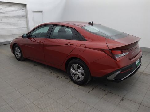 Used 2025 Hyundai Elantra SE FWD image 3