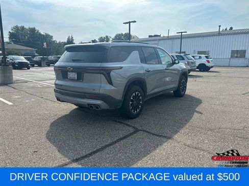 Used 2025 Chevrolet Traverse Z71 w/ Enhanced Driving Package AWD/4WD image 4