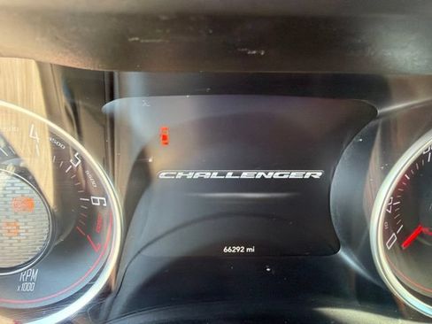 Used 2016 Dodge Challenger SXT RWD image 15