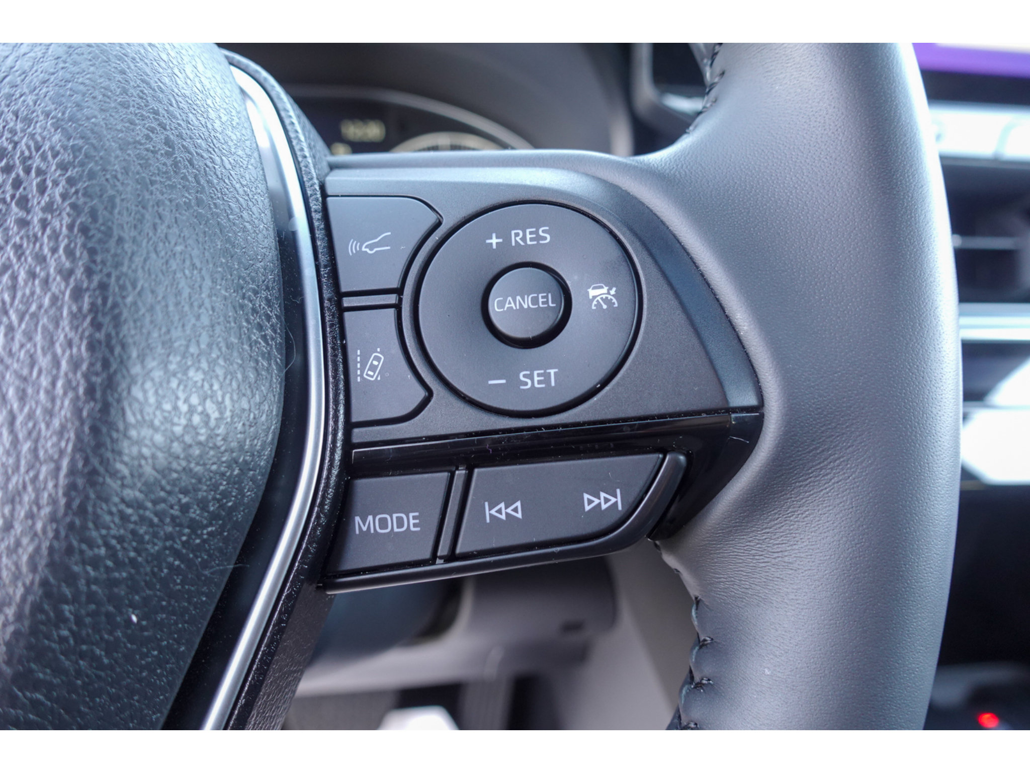 Used 2024 Toyota Venza XLE AWD/4WD image 16