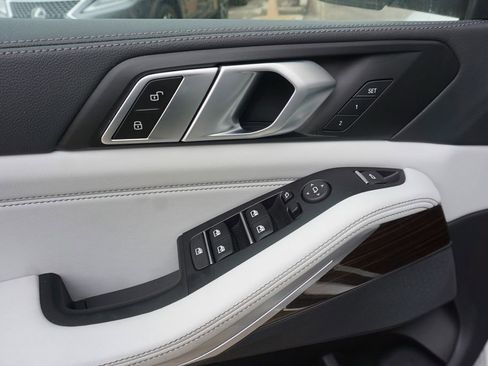 Used 2023 BMW X5 xDrive40i w/ Premium Package image 4