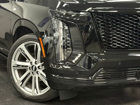 Used 2025 Cadillac Escalade Sport Platinum AWD/4WD image 4