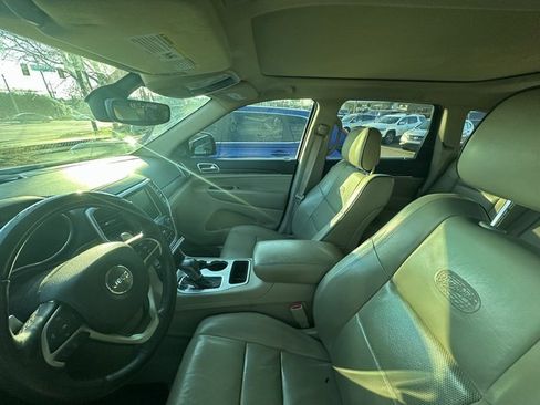 Used 2017 Jeep Grand Cherokee Overland image 3