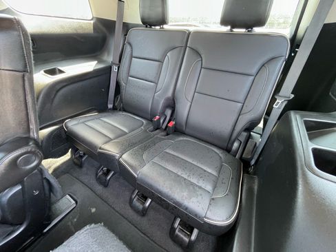 Used 2019 GMC Acadia Denali w/ Technology Package FWD image 7