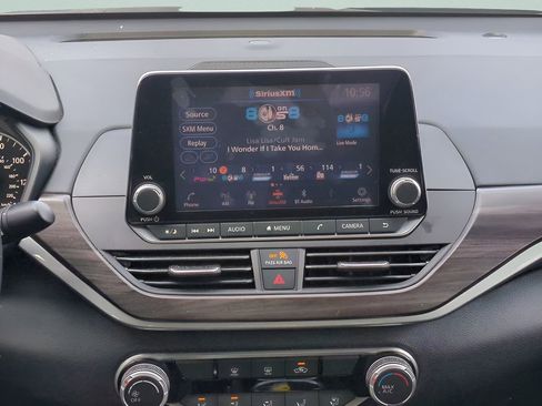 Used 2024 Nissan Altima 2.5 SV image 17