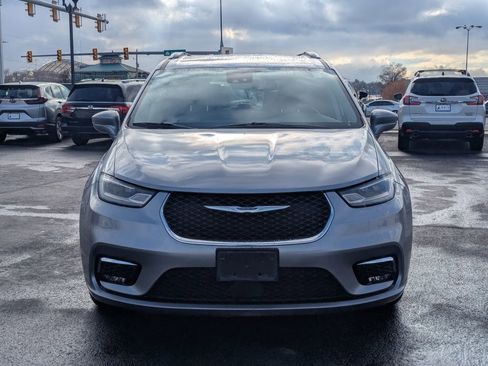 Used 2021 Chrysler Pacifica Touring-L image 10