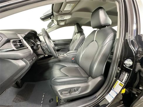 Used 2021 Toyota Camry SE image 16