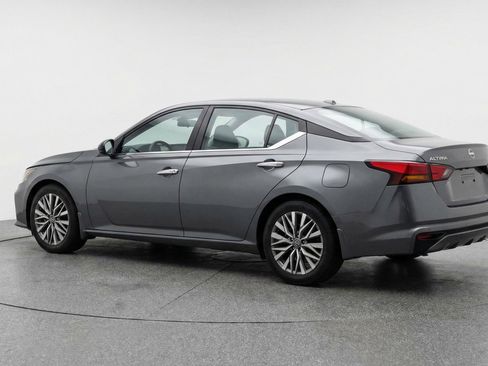 Used 2025 Nissan Altima 2.5 SV image 6