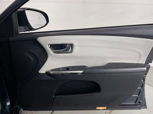 Used 2015 Toyota Avalon XLE image 22