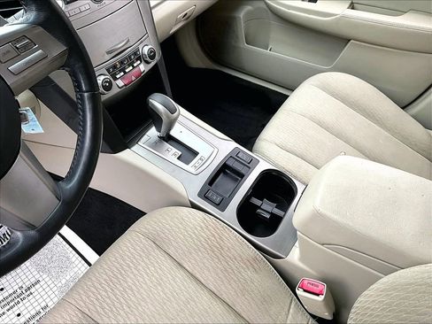 Used 2010 Subaru Outback 2.5i Premium AWD/4WD image 13