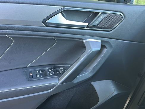 Used 2023 Volkswagen Tiguan SE FWD image 19