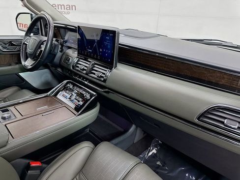 Used 2024 Lincoln Navigator Black Label image 32