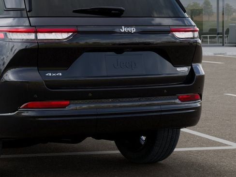 New 2026 Jeep Grand Cherokee Summit image 13
