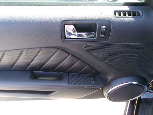 Used 2010 Ford Mustang GT Premium RWD image 13