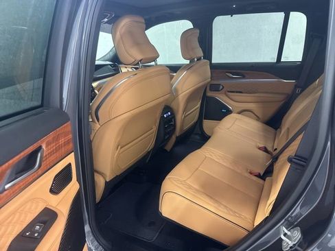 Used 2025 Jeep Grand Cherokee Summit image 20