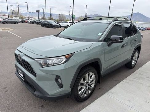 Used 2020 Toyota RAV4 XLE Premium image 3