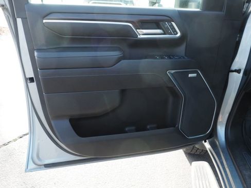 Used 2024 GMC Sierra 2500 SLT w/ SLT Premium Package image 14