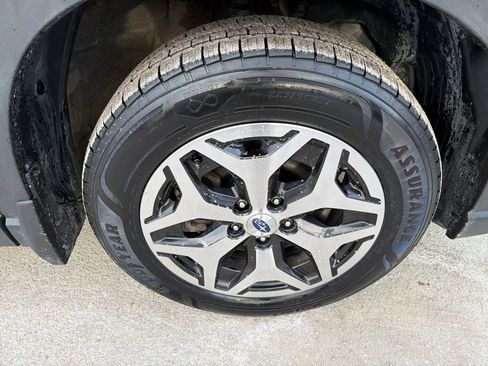 Used 2023 Subaru Forester Premium image 20