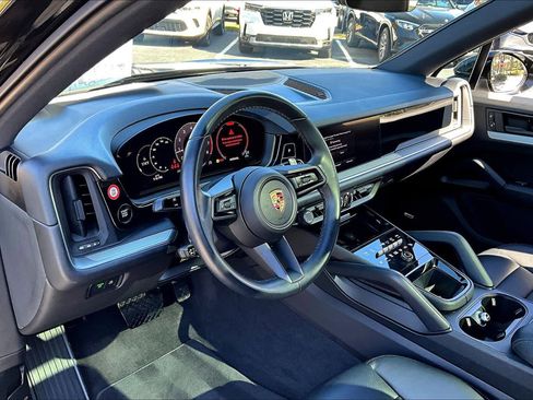 Used 2024 Porsche Cayenne image 46