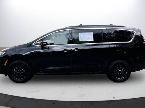 Used 2022 Chrysler Pacifica Touring-L FWD image 6